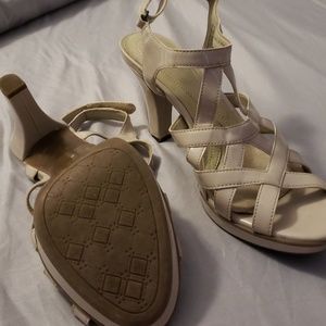 Nude patten leather sandles